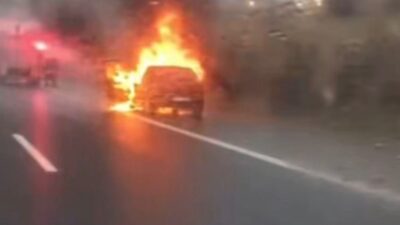 Gaziantep’te seyir halindeki otomobil alev alev yandı. Çevredeki vatandaşların ve
