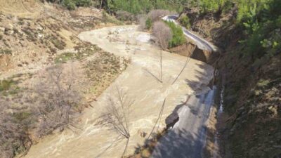Antalya’nın Gazipaşa ilçesinde günlerdir aralıklarla etkili olan sağanak yağışlar, kırsal