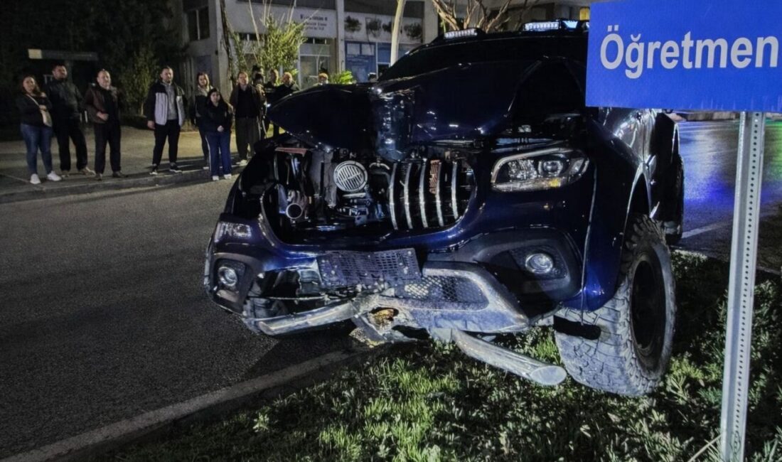 Antalya’nın Gazipaşa ilçesinde meydana gelen trafik kazasında iki kişi yaralandı.
