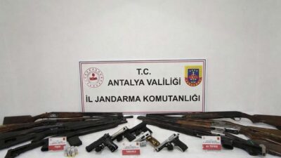 Antalya’nın Gazipaşa ilçesinde ruhsatsız tabanca ve av tüfekleri ele geçirildi.
