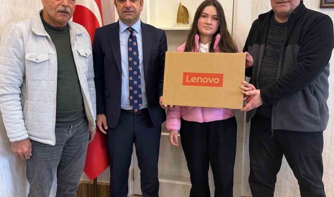 Antalya’nın Gazipaşa ilçesinde meydana gelen yangında evi kullanılamaz hale gelen