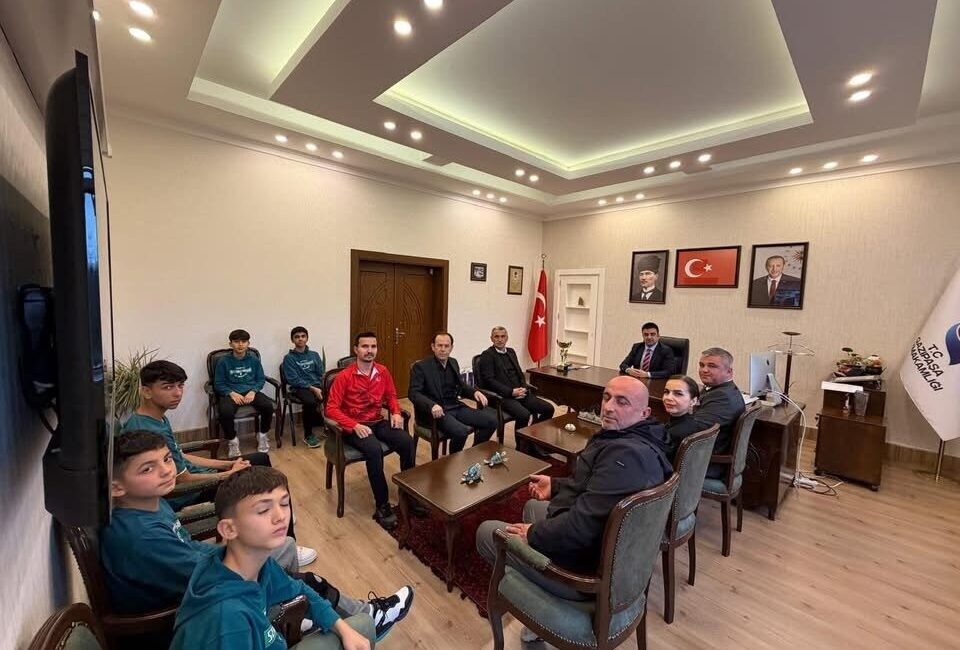 Antalya’da düzenlenen Okul Sporları Yıldız Erkekler Badminton İl Birinciliği müsabakalarında