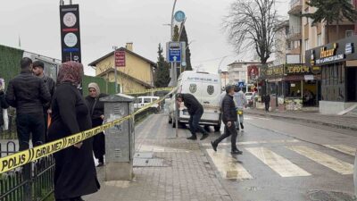 Kocaeli’nin Gebze ilçesindeki tren istasyonunda tabancayla vurulan kadın yaşamını yitirdi.