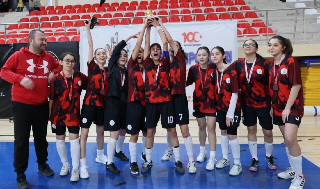 Bilecik İstasyon Spor Salonu’nda düzenlenen Okul Spor Faaliyetleri Genç Kız
