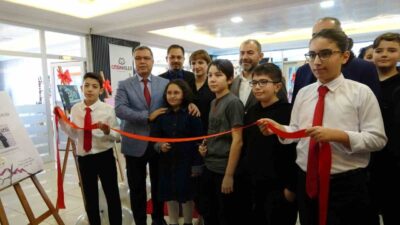 Yozgat’ta yaşayan Alya Begüm Topaktaş, ilk kişisel resim sergisini okulunda