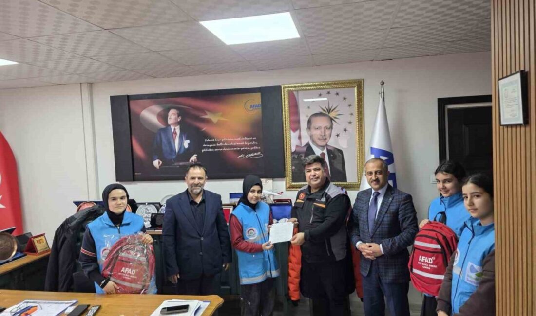 Diyarbakır’da öğrenciler kendi aralarında topladığı 50 bin lirayı Gazze’ye ulaştırmak