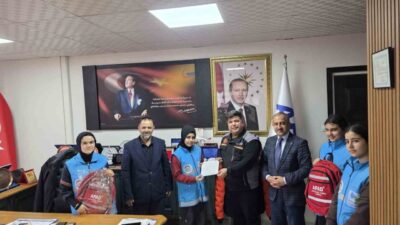 Diyarbakır’da öğrenciler kendi aralarında topladığı 50 bin lirayı Gazze’ye ulaştırmak