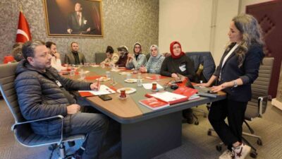 DÜZCE (İHA) – GençTek Projesi kapsamında düzenlenen bilgilendirme ve planlama