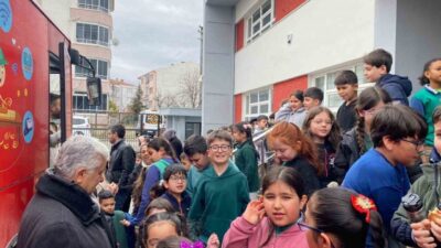 KIRŞEHİR (İHA ) – Kırşehir Aşık Paşa Kütüphanesi’ne bağlı gezici