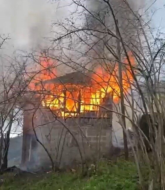Giresun’un merkeze bağlı Camili köyünde, bugün öğle saatlerinde ahşap bir