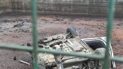 Çanakkale’nin Gökçeada ilçesinde kontrolden çıkan otomobil fabrikanın bahçesine uçtu. Gökçeada