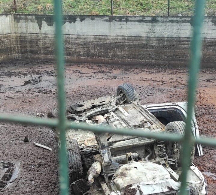 Çanakkale’nin Gökçeada ilçesinde kontrolden çıkan otomobil fabrikanın bahçesine uçtu. Gökçeada