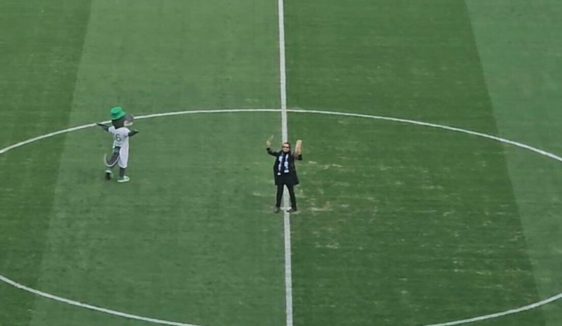 Bursaspor-Kırklarelispor maçı öncesinde tribünlerin simgesi haline gelen “Cendere” şovu, bu