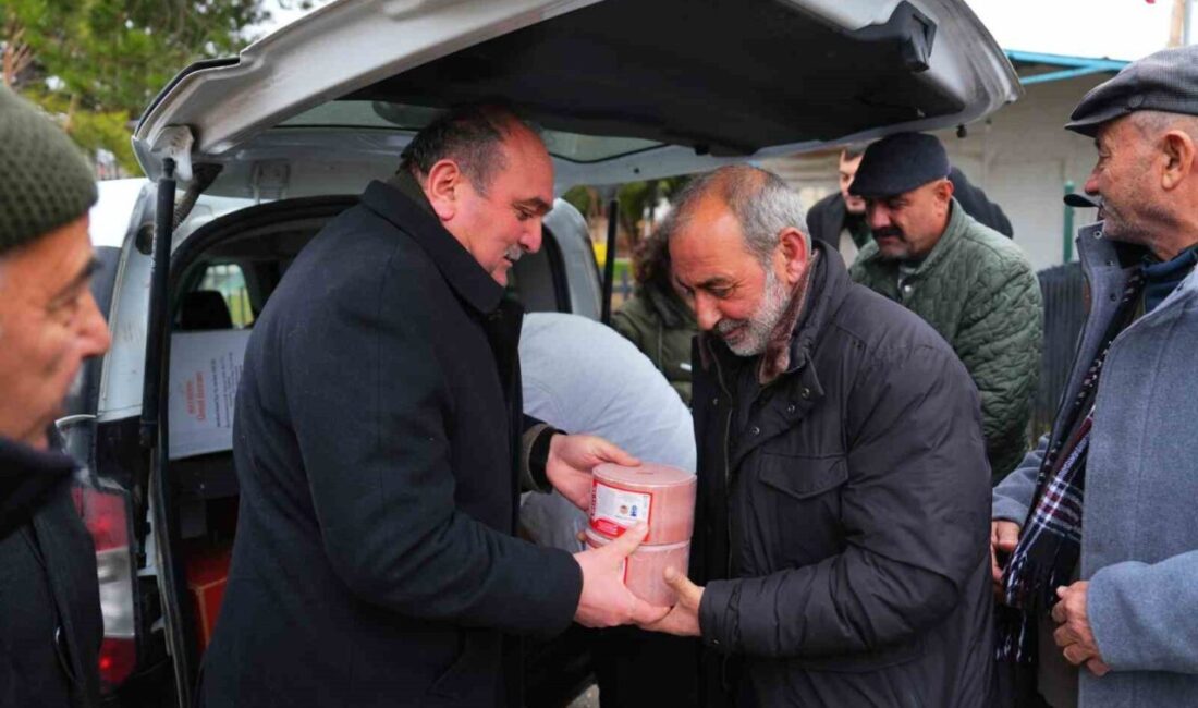 Ankara’nın Gölbaşı ilçesi Oyaca Mahallesi’nde üreticilere besi hayvancılığı konularında bilgilendirme