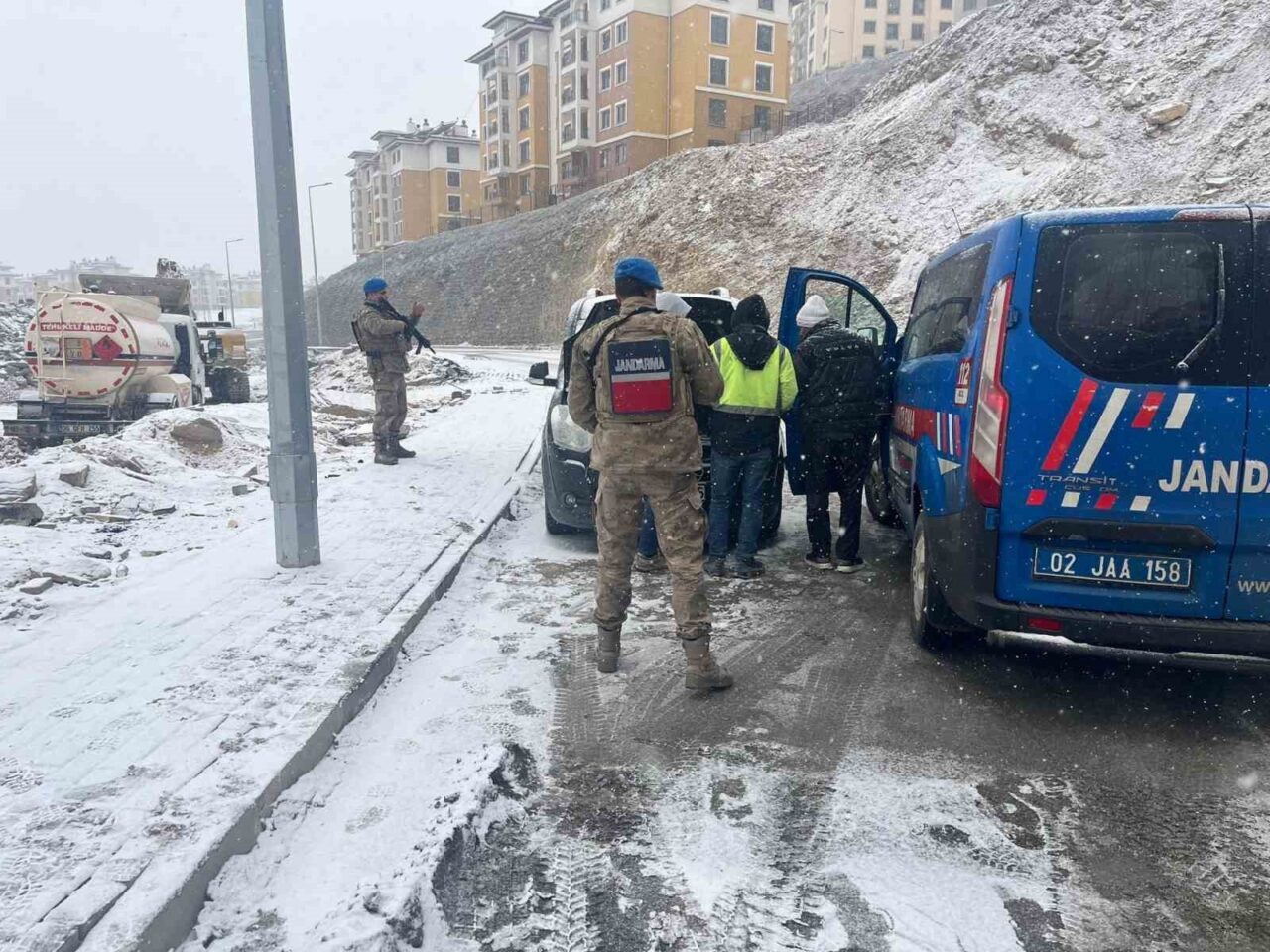 Adıyaman’ın Gölbaşı ilçesi Yenişehir deprem konutları bölgesinde Jandarma Asayiş ve