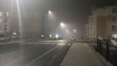 Adıyaman’ın Gölbaşı ilçesinde yoğun sis hayatı olumsuz etkiledi. Gölbaşı ilçesi