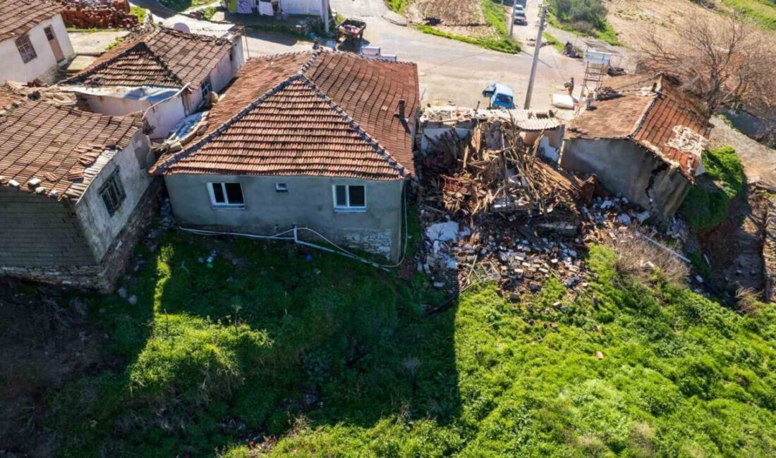 Manisa’nın Gölmarmara ilçesine bağlı Ozanca Mahallesi’nde aşırı yağışlar sonrası meydana
