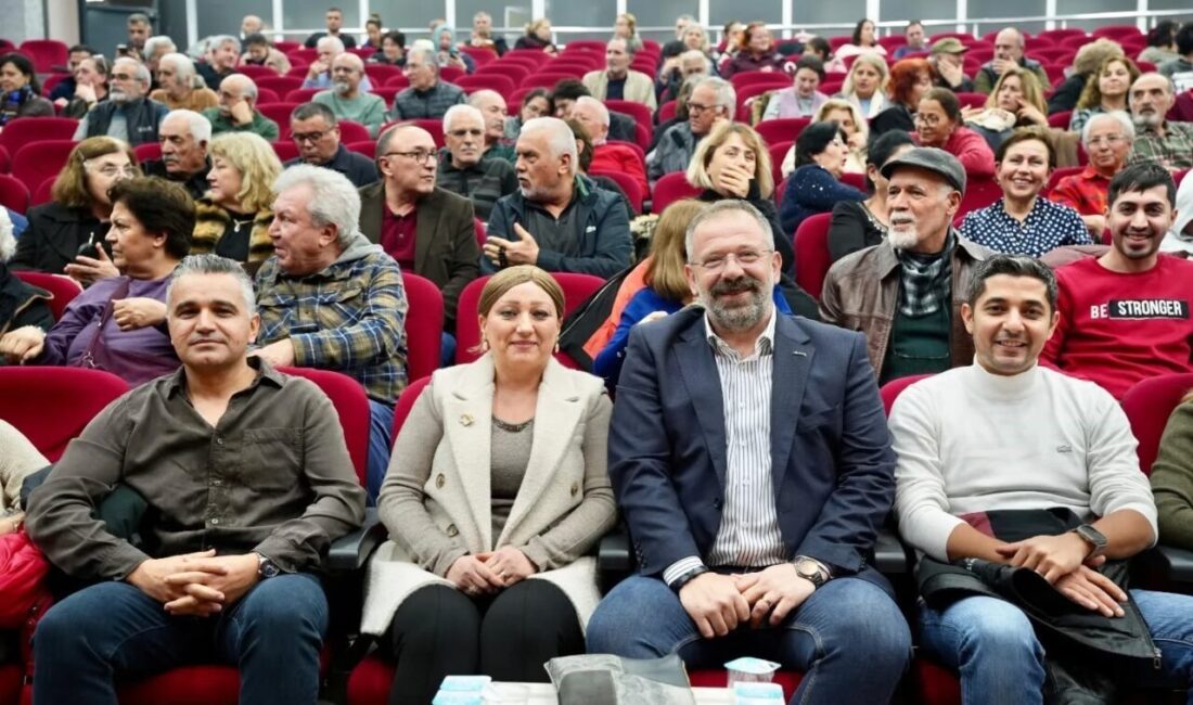 Gömeç ilçesinde, Belediye Bağlama Grubu tarafından düzenlenen “Bağlama Düzeni” Konserinde,
