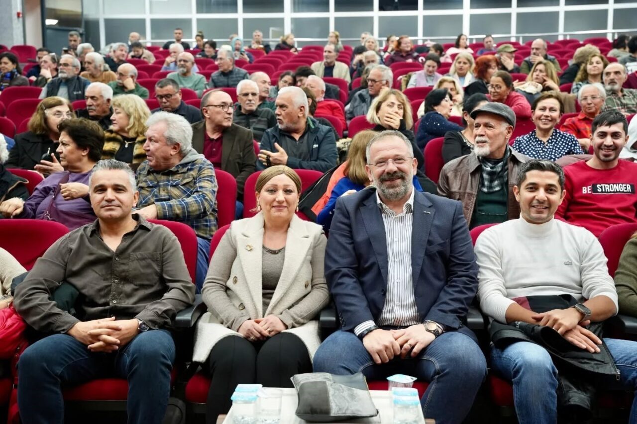Gömeç ilçesinde, Belediye Bağlama Grubu tarafından düzenlenen “Bağlama Düzeni” Konserinde,