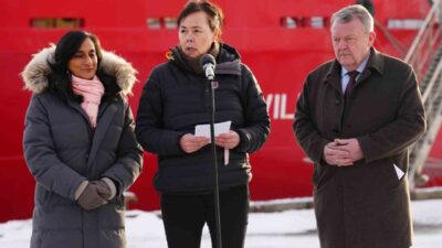 Grönland Dışişleri Bakanı Vivian Motzfeldt, ABD’nin Grönland’daki varlığına ilişkin temasların