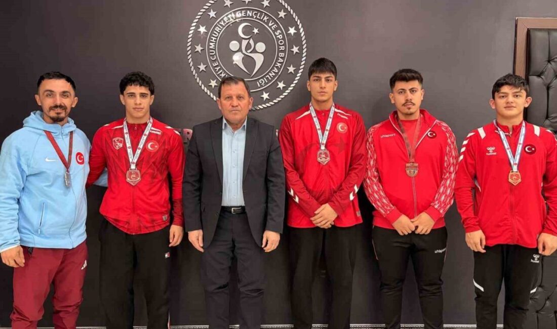 Birçok ilde katıldıkları şampiyonalarda Kayseri’ye dereceler getiren sporcular ve antrenörleri,