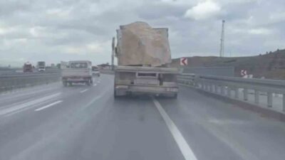 Denizli’de yan kapakları olmadan ve güvenlik önlemi alınmadan traverten taşıdığı