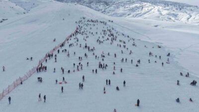 Muş’ta kent merkezine 8 kilometre uzaklıkta bulunan Güzeldağ Kayak Merkezi,