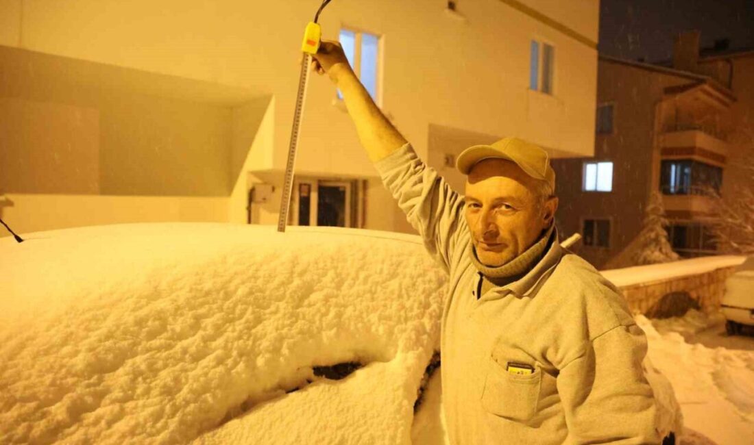 Aksaray’ın Güzelyurt ilçesinde öğle saatlerinde başlayan kar yağışı devam ederken,
