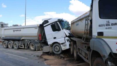 Kilis’te iki hafriyat kamyonunun çarpışması sonucu 1 kişi yaralandı. Yaralı
