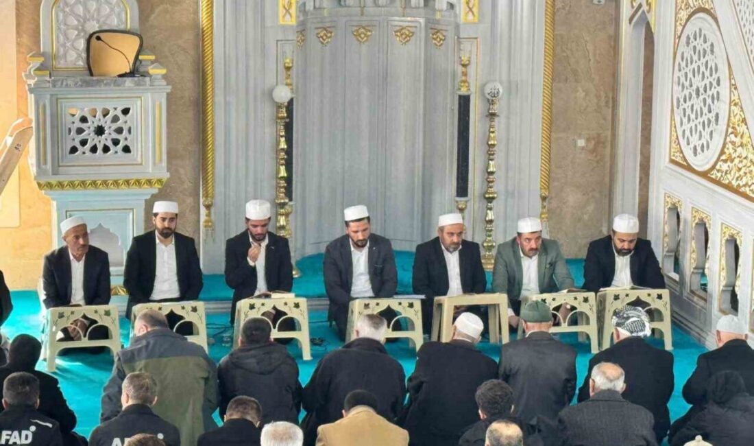 Kahramanmaraş merkezli depremlerde vefat edenler Hakkari’de dualarla anıldı. Asrın felaketi