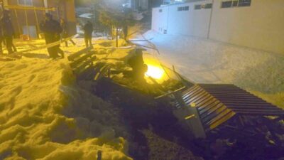 Hakkari’de etkili olan kar ve yağmur yağışı nedeniyle bir istinat