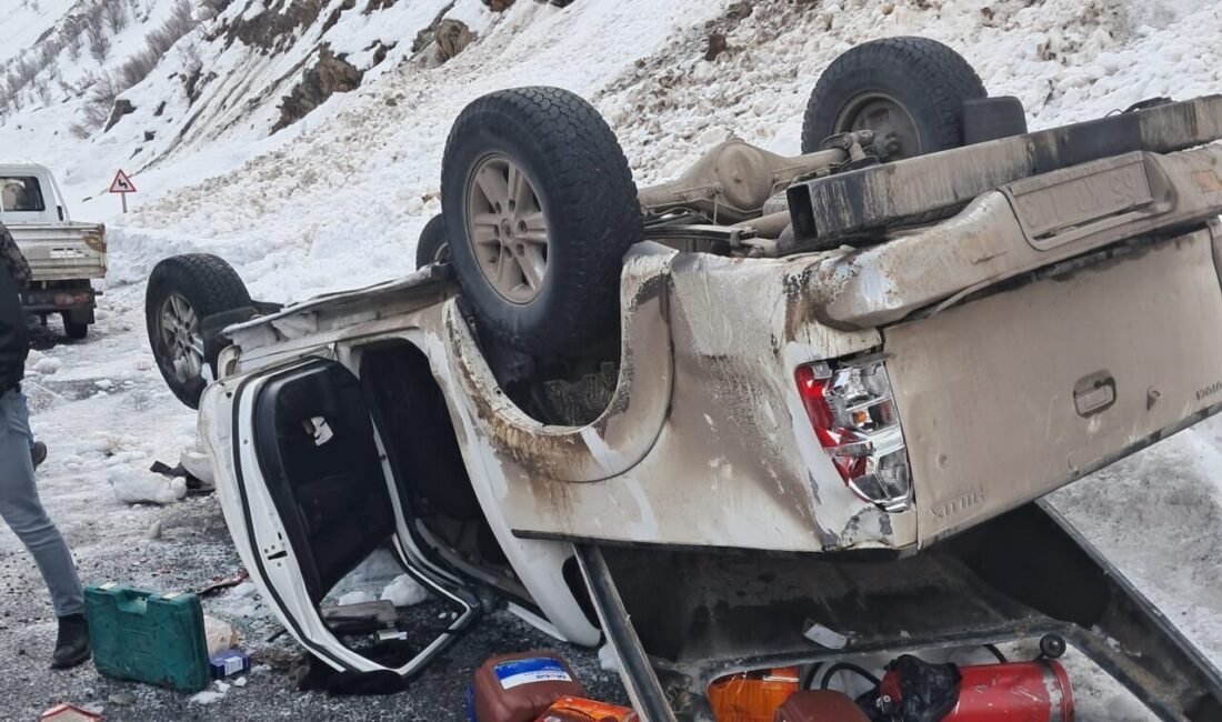 Hakkari-Çukurca kara yolunda meydana gelen trafik kazasında, kontrolden çıkarak takla