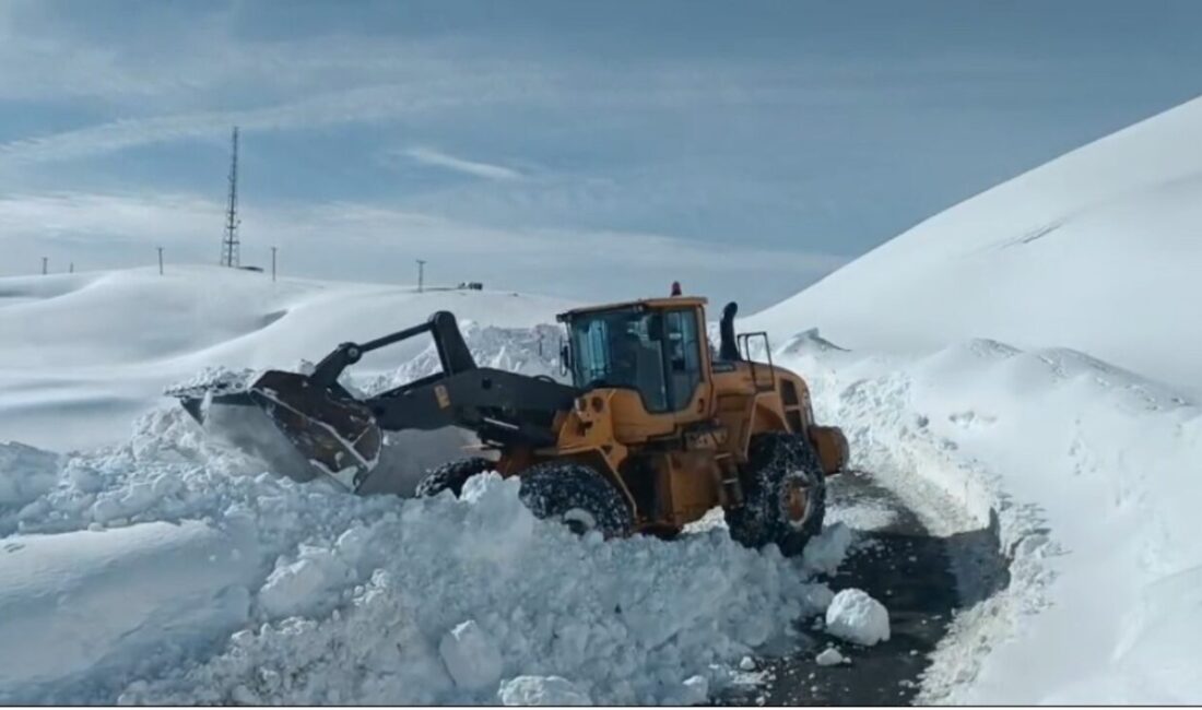 HAKKARİ (İHA) – Hakkari’de hayatı olumsuz etkileyen yoğun kar yağışının