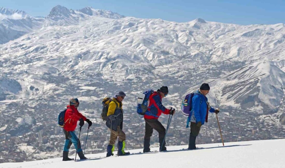 Hakkari’de kış şartlarında gerçekleştirilen zirve tırmanışı, doğaseverlere hem adrenalin dolu