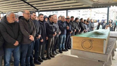 Ordu’nun Altınordu ilçesinde halı sahada futbol oynarken kalp krizi geçirip,