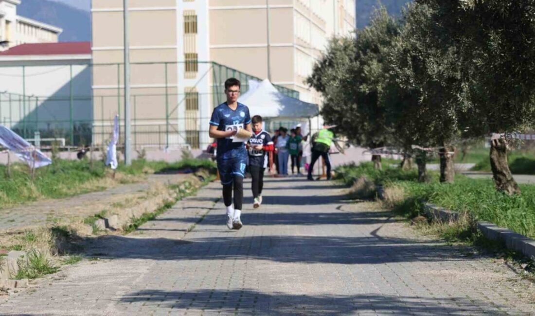 Aydın’ın Efeler ilçesinde gerçekleştirilen oryantriring yarışmalarında gençler, kıyasıya mücadele etti.