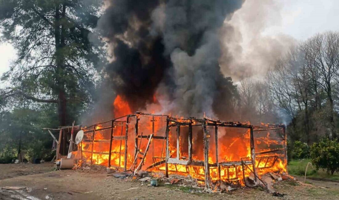 Muğla’nın Köyceğiz ilçesi Beyobası kavşağı mevkiinde hasır üretimi yapılan evde