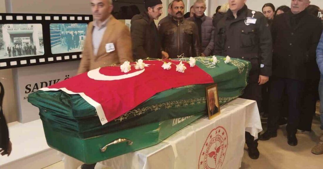 Sivas’ın Divriği ilçesinde doktor olarak görev yapan Ömer Yılmaz, hastasını