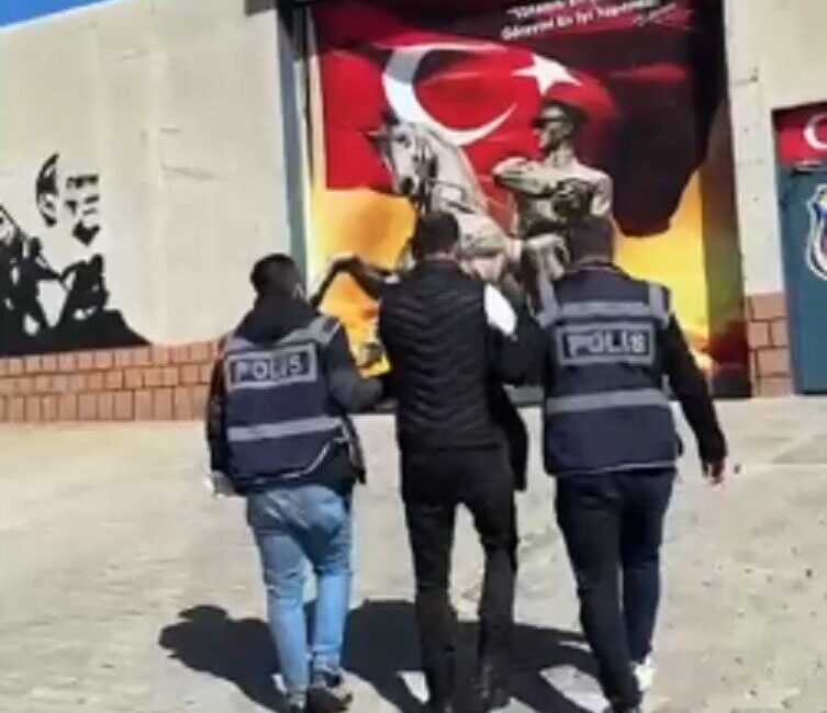 Hatay’ın Hassa ve Erzin ilçesinde, aranan şahıslara yönelik gerçekleştirilen çalışmalarda
