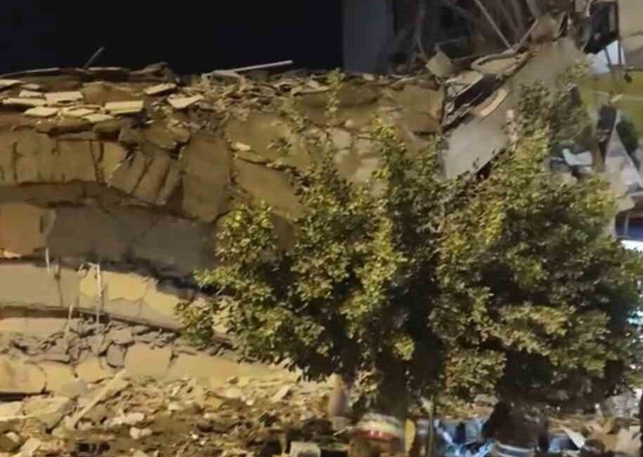 Hatay’da 6 Şubat 2023’te meydana gelen depremlerde hasar gören bina,