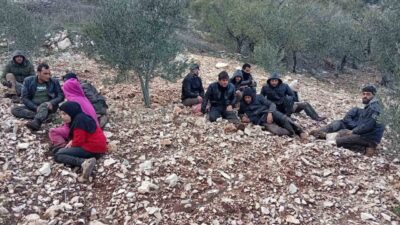 Hatay’da jandarma ekipleri tarafından yapılan çalışmalarda 30 düzensiz göçmen yakalandı.