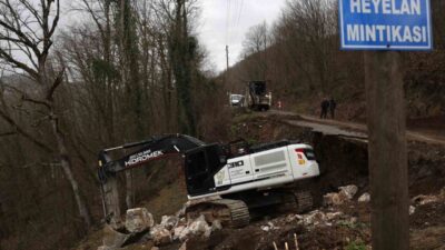 DÜZCE (İHA) – Düzce’de Yol ve Ulaşım Hizmetleri Müdürlüğü ekipleri