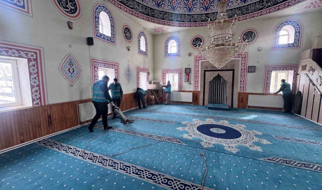 Erzurum’un Hınıs ilçesinde denetimi serbestlik uygulaması çerçevesinde yükümlüler tarafından camilerde