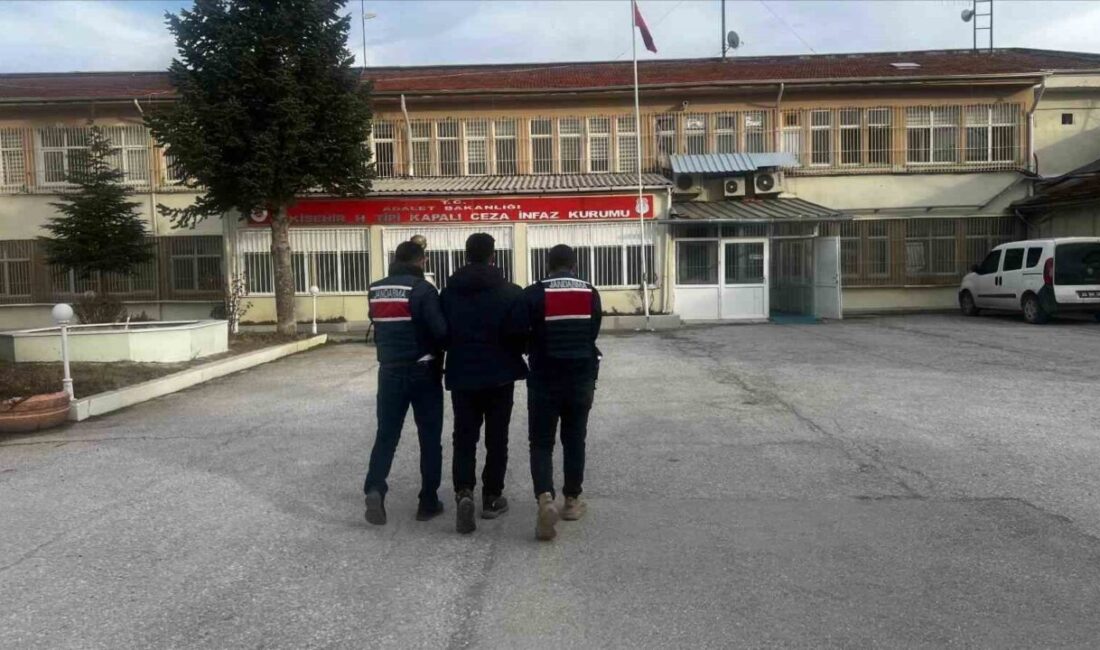 Eskişehir’de hırsızlık ve hükümlünün kaçması suçundan aranan ve hakkında, 12