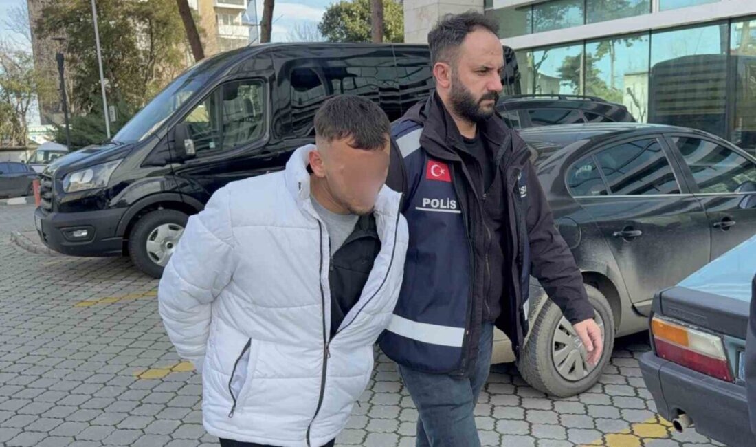 Samsun’da husumetlisinin bulunduğu araca tüfekle ateş açarak araçtaki başka bir