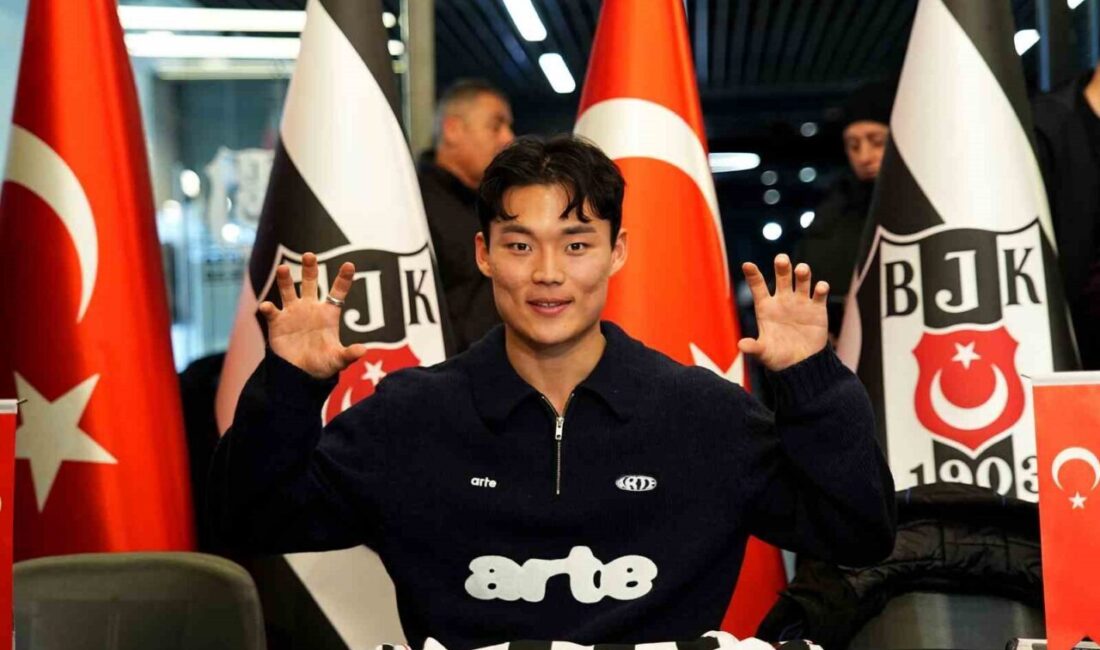 Beşiktaş’ın Güney Koreli santrforu Hyeon-gyu Oh, Tüpraş Stadyumu Kartal Yuvası’nda