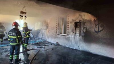 Sakarya’nın Akyazı ilçesinde ibadete yeni açılan camide çıkan yangın, itfaiye