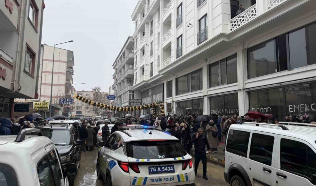 Iğdır’da açılması planlanan bir AVM’nin açılışı, yoğunluk nedeniyle iptal edildi.