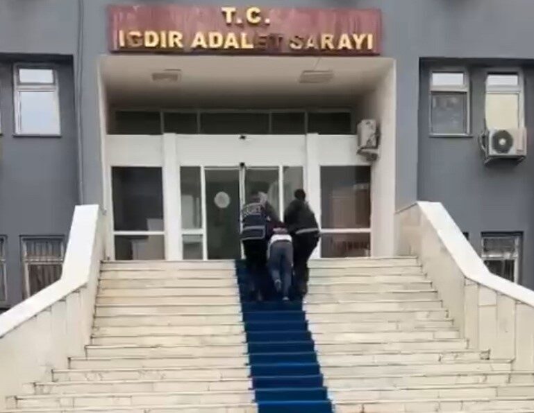 Iğdır’da bıçaklı saldırıya uğrayan 9. sınıf öğrencisi kız çocuğu yaralandı.