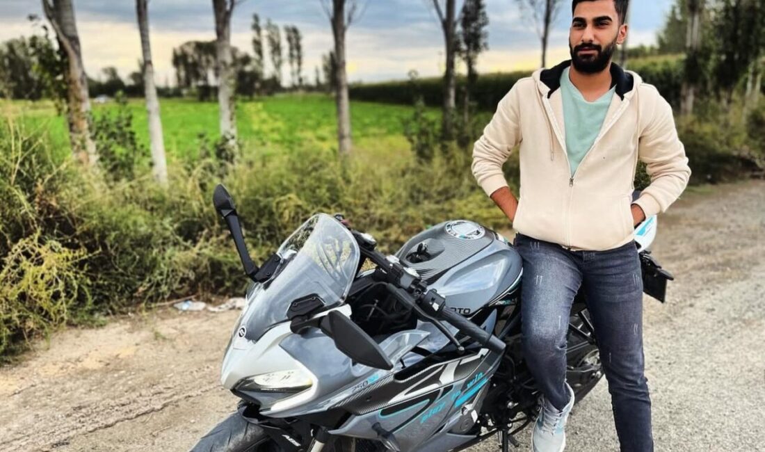 Iğdır-Tuzluca karayolunda meydana gelen trafik kazasında, önündeki motosiklete çarpmamak için
